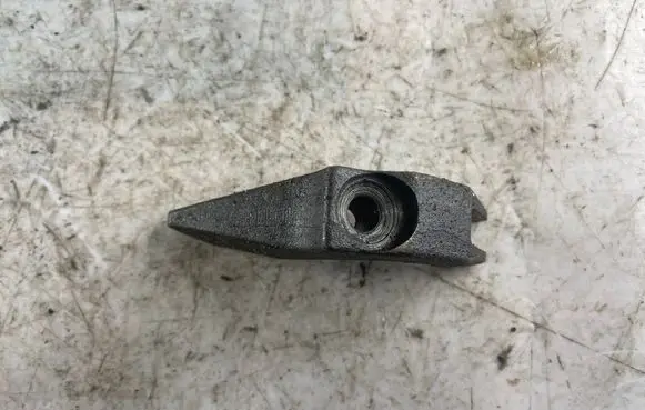Nissan Patrol Y61 Fuel Injector clamp holder