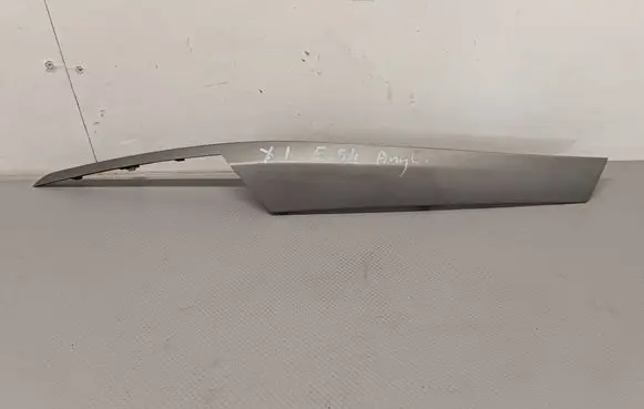 Dashboard glove box trim