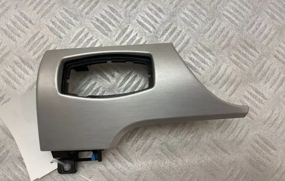Dashboard glove box trim