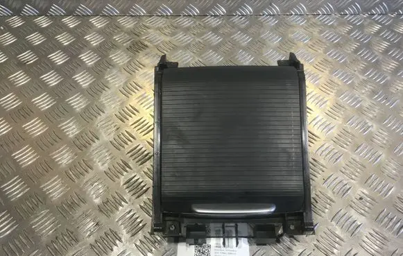 Cup holder front