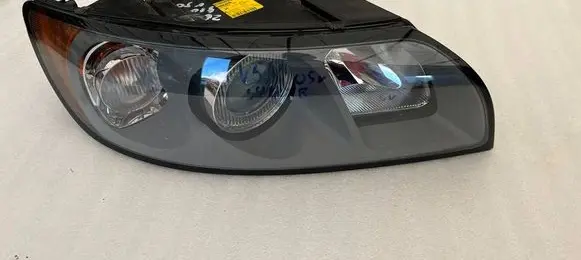 Volvo V50 Headlight/headlamp 30698886 0301198204