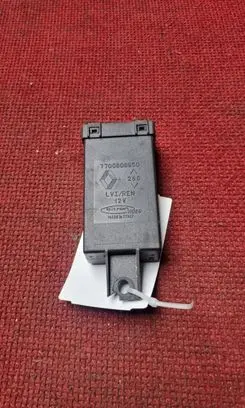 Renault Safrane Door control unit/module 7700808950