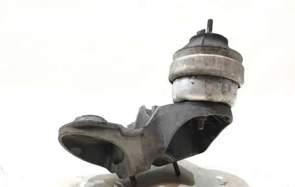 Volkswagen PASSAT B5.5 Engine mounting bracket 8E0199351