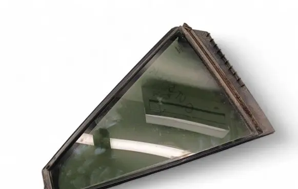 Subaru Outback (BT) Rear vent window glass M1240