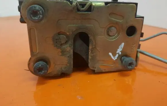 Nissan Kubistar Front door lock