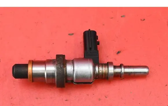 Renault Megane III Fuel injector H8200769153