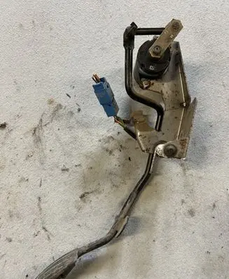 Opel Frontera B Accelerator throttle pedal 09129107 0281002296 084200591