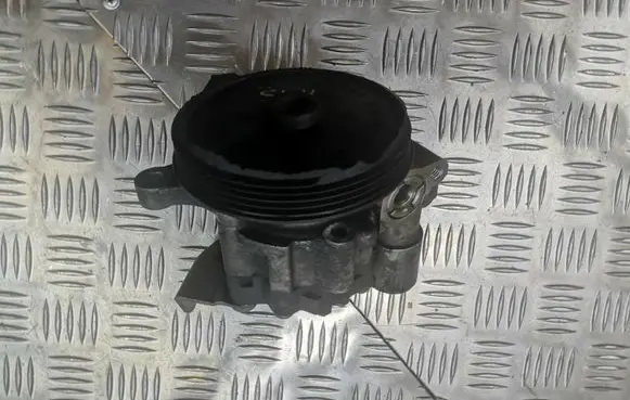 Mercedes-Benz E W212 Power steering pump A0004664801