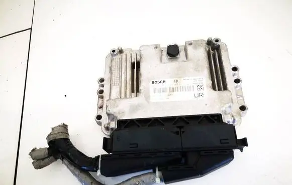 Honda CR-V Engine control unit/module 0281013633