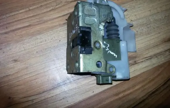 Renault Espace II Front door lock