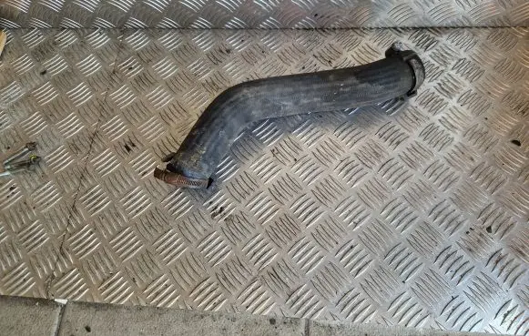 Coolant pipe/hose