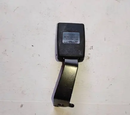 Middle seatbelt buckle (rear)