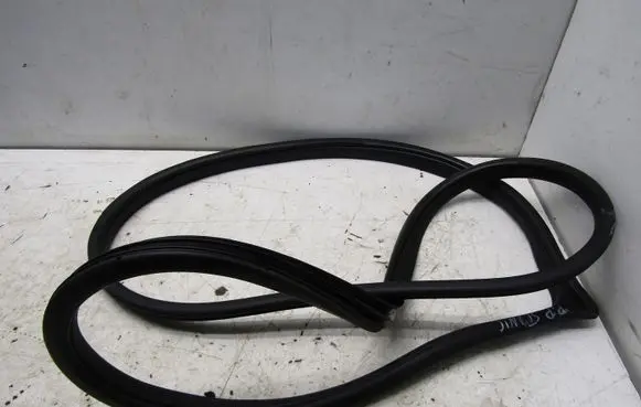 KIA Stonic Front door rubber seal 
