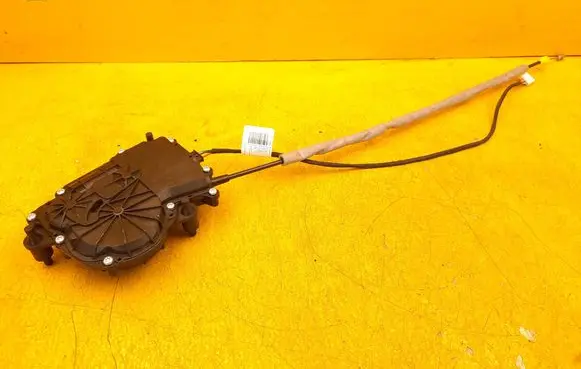BMW 5 G30 G31 G38 Tailgate exterior lock 7411760