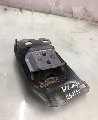 Citroen Berlingo Gearbox mount 9673768480