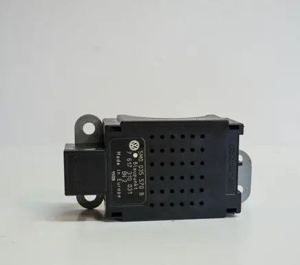 Volkswagen Golf VI Aerial antenna amplifier 5M0035570B
