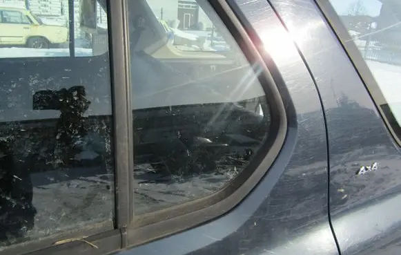 Opel Frontera B Rear side window 