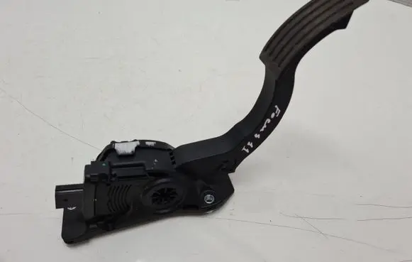 Ford Focus Accelerator throttle pedal BV619F836AB