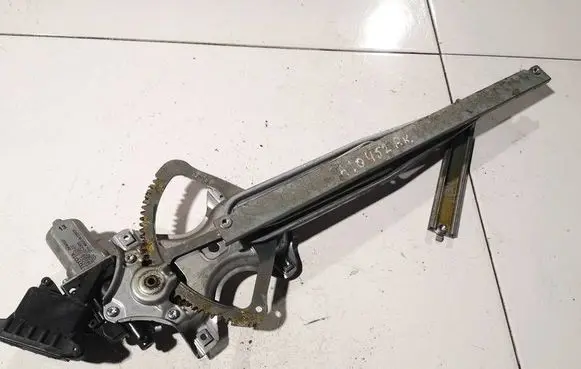 Toyota Avensis T270 Sliding door window regulator with motor 