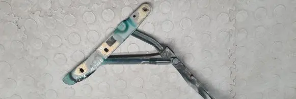 BMW 7 E38 Tailgate/trunk/boot hinge 8125173