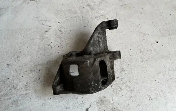 Ford Galaxy Power steering pump mounting bracket 028145523E