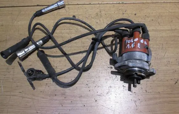 Volkswagen Polo III 6N 6N2 6NF Spark distributor 030905205AB