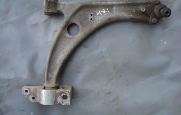 Volkswagen PASSAT B6 Front control arm 14121
