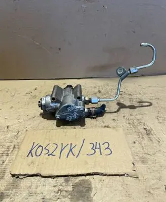 Volkswagen Touran II Fuel injection high pressure pump 03C127025R
