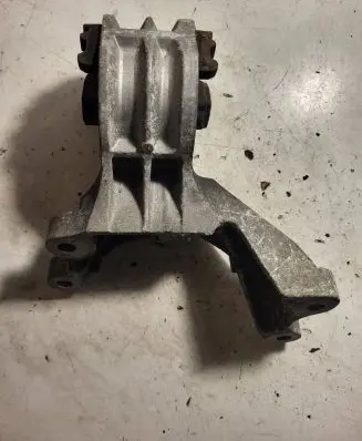 Fiat Sedici Engine mount bracket 12628710 166335