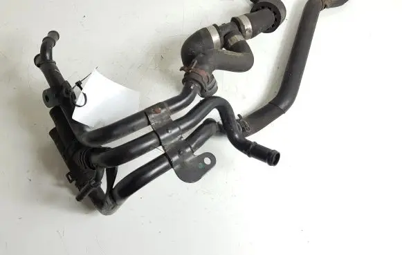Volkswagen PASSAT B8 Engine coolant pipe/hose 04L121064AF