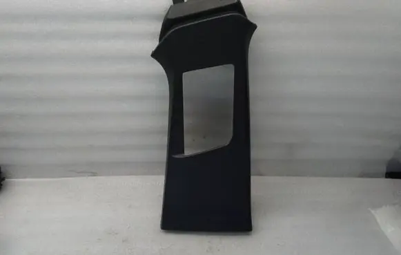 (B) pillar trim (bottom)