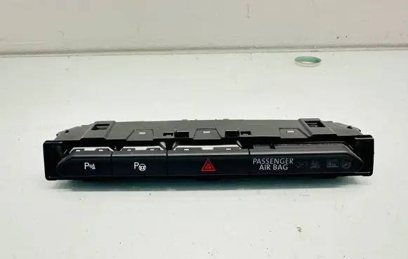 Volkswagen PASSAT B8 Hazard light switch 3G1853770A