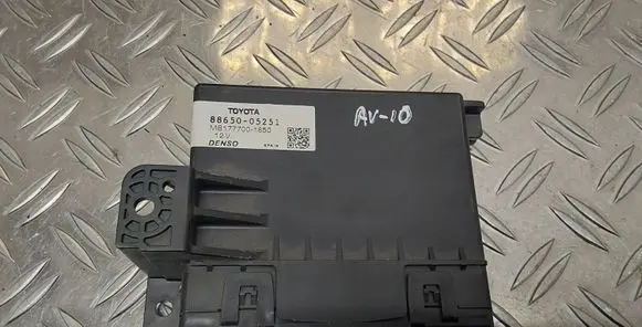 Toyota Avensis T270 Climate control unit 8865005251