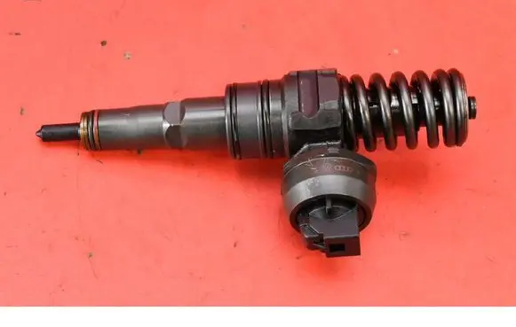 Skoda Fabia Mk2 (5J) Fuel injector 038130073AG