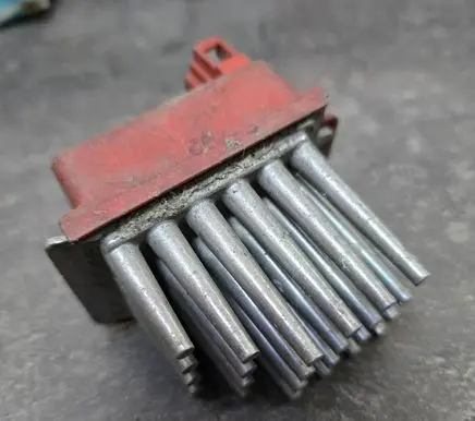 Volkswagen Touareg I Heater blower motor/fan resistor 357907521 5DS00646700