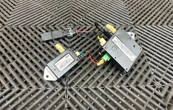 Chevrolet Corvette C6 Aerial antenna amplifier 15850056