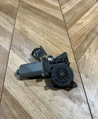 Mercedes-Benz CLK A208 C208 Front door window regulator motor 0130821723