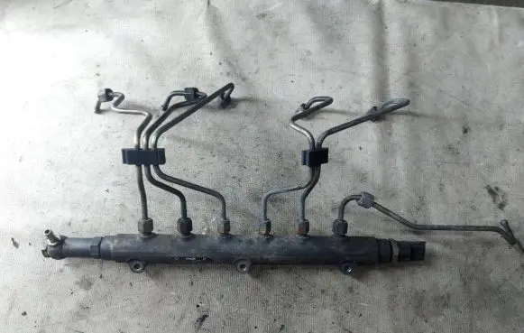Volvo XC90 Fuel main line pipe 30622085 0445215015 0010981