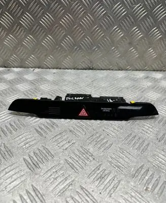Hyundai Tucson TL Hazard light switch 93700D7800 3D136N1000