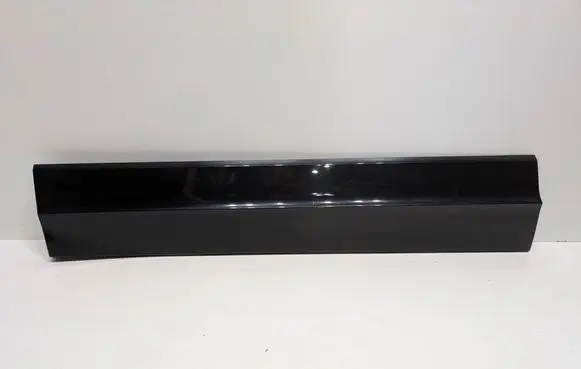 Volkswagen Touareg III Front door trim (molding) 760854939D