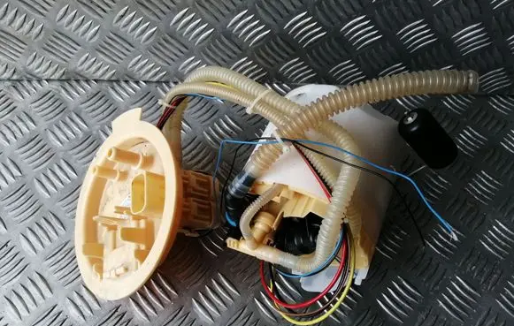 BMW 5 G30 G31 In-tank fuel pump 7476107 7401430