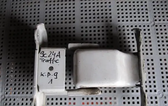 Renault Trafic II (X83) Loading door lower hinge 57854A 527428A