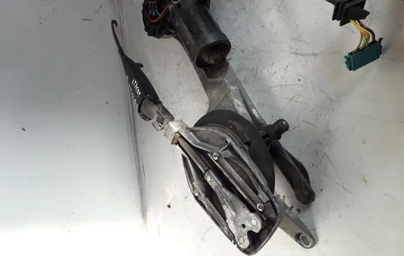 Mercedes-Benz E W210 Front wiper linkage 