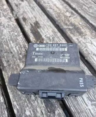 Volkswagen Golf V Gateway control module 1K0907530C 1K0907951