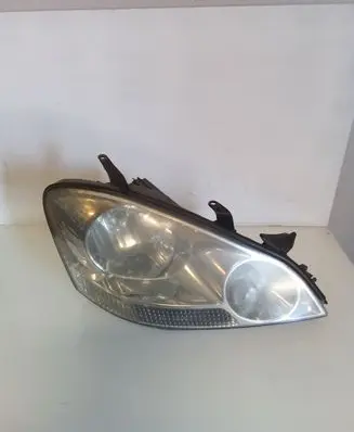 Toyota Avensis Verso Headlight/headlamp