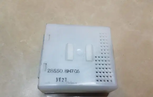 Nissan X-Trail T30 Door central lock control unit/module 285508H705