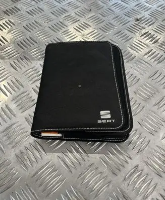 Seat Arona Owners service history hand book VW21499