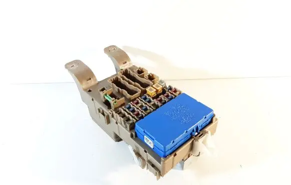 Toyota Corolla E120 E130 Fuse module 8264102040 MB2323008521 9008087019