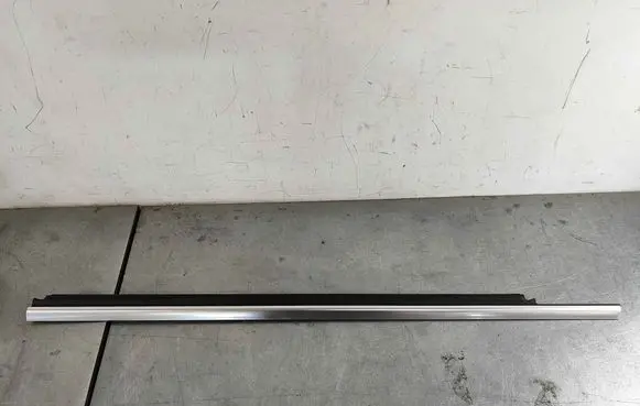 Mercedes-Benz Vito Viano W447 Front door glass trim molding A4477203700647F24