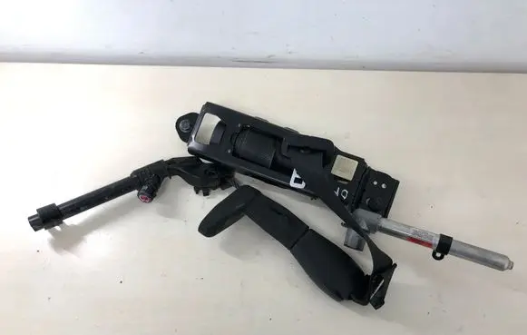 Volvo V50 Front seatbelt 3243699188 6008892